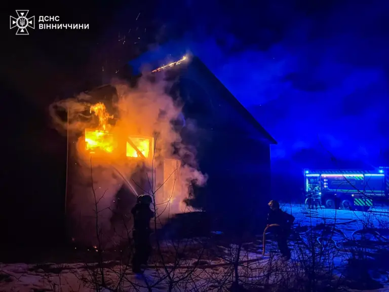 Горіли господарські споруди та закинута лазня: у Вінницькій області зафіксували серію пожеж