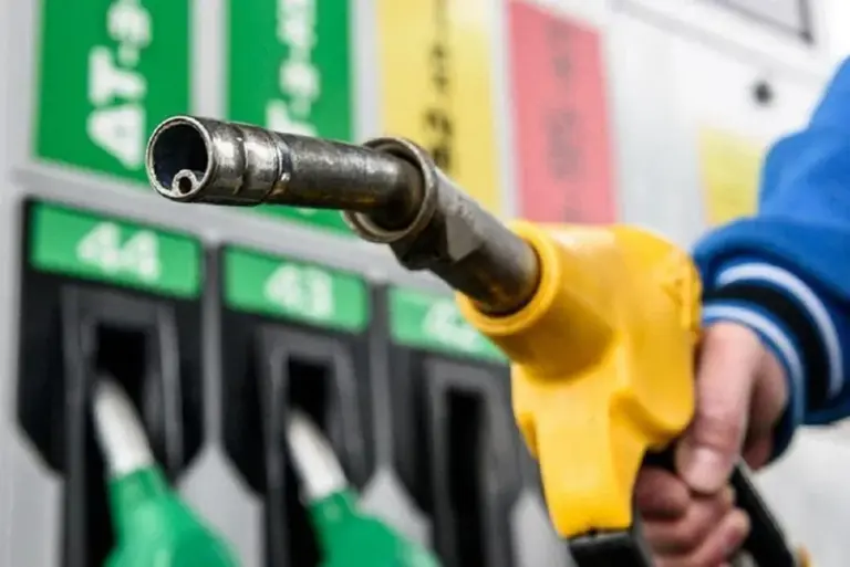 Європа вводить ліміти на пальне: що чекає на українців