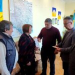 «Золотий Хрест» герою, що зник безвісти: у Тульчині нагороду передали матері Захисника