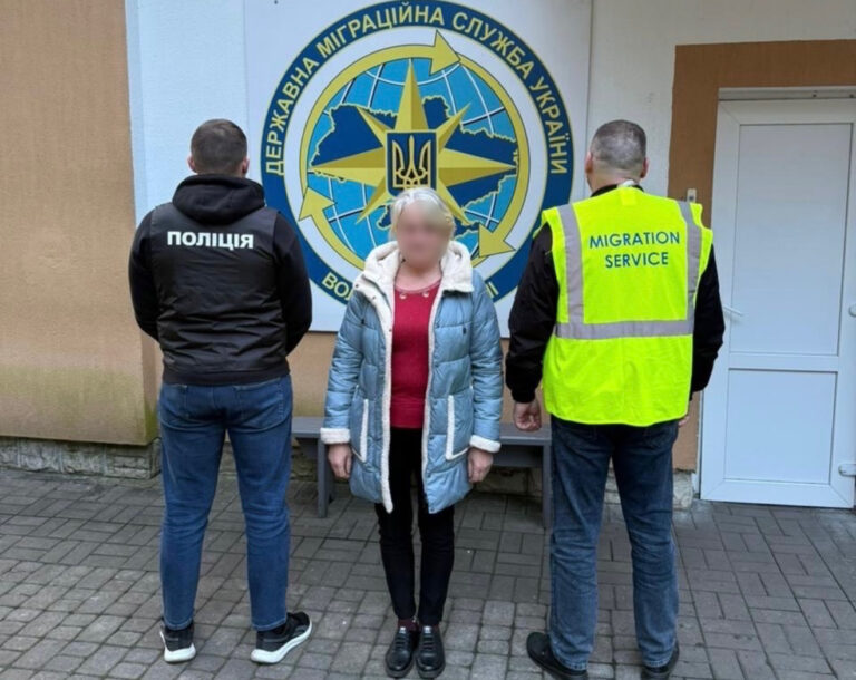 З Вінниці примусово видворили іноземку