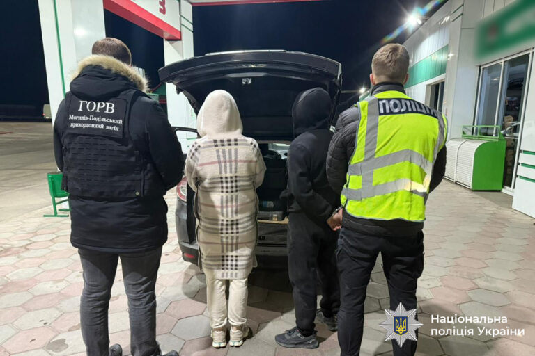 Подружжя на Вінниччині «заробляло» на перевезенні ухилянтів за кордон