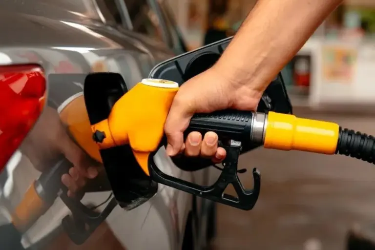До 100 грн за літр може подорожчати бензин за негативного сценарію