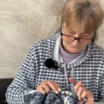 Бабуся з Крижополя зв’язала понад 300 пар шкарпеток для військових
