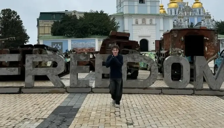 Переможці Євробачення-2024 знову завітали до Києва: що відомо про візит Nemo