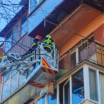 Не могла самостійно відчинити двері: у Вінниці рятувальники екстрено допомогли жінці