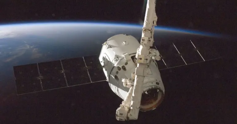 У найближчі години на Землю неконтрольовано впаде супутник NASA вагою 600 кг