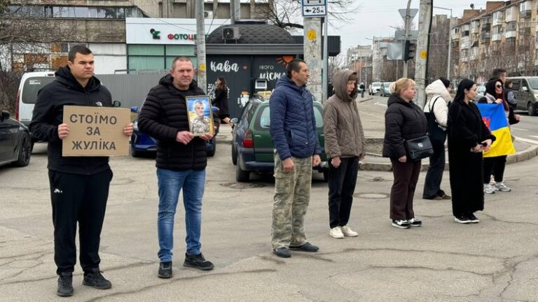 Майже півсотні вінничан вшанували загиблого захисника Ігоря Довганя