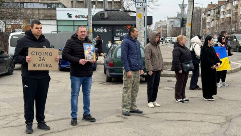 Майже півсотні вінничан вшанували загиблого захисника Ігоря Довганя