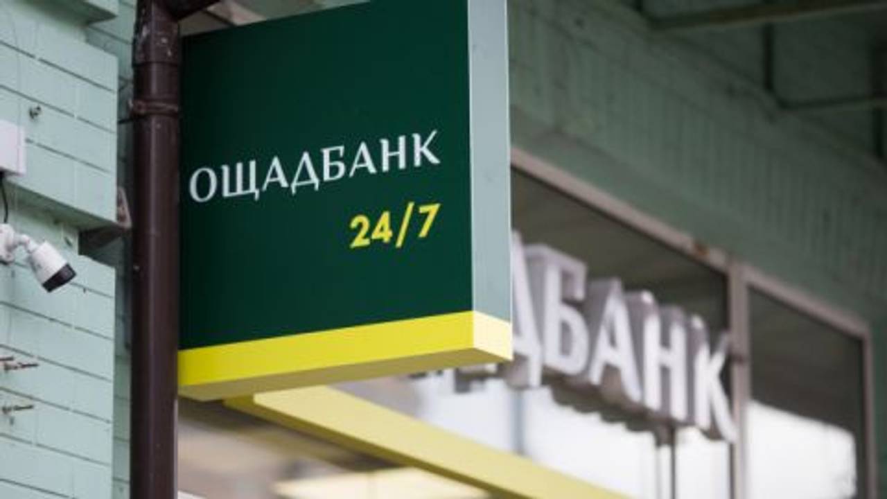 Угорська влада взяла в заручники 7 працівників Ощадбанку: що відомо