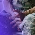 Ветеран повернувся з фронту: військовий психолог пояснив, як правильно поводитися родині