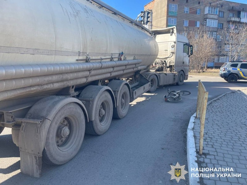 У Гайсині водій вантажівки наїхав на велосипедистку: жінка загинула