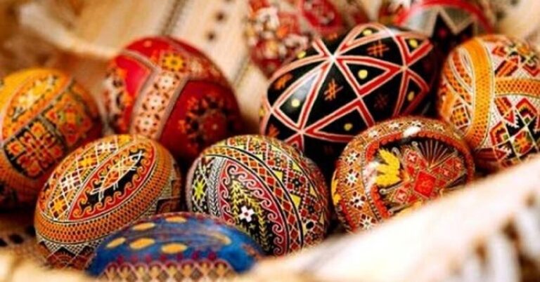 Чому на Великдень фарбують яйця та бються крашанками: що означають народні традиції
