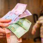 Українцям почали надходити нові виплати на дітей: хто може отримати допомогу