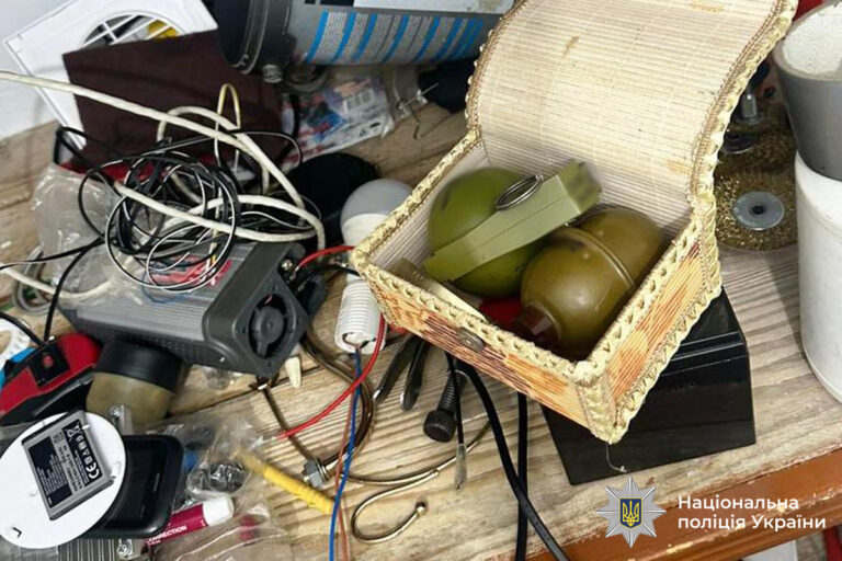 У квартирі вінничанина знайшли гранату та боєприпаси