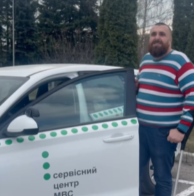 Ветеран з Донеччини отримав водійське посвідчення у Вінниці