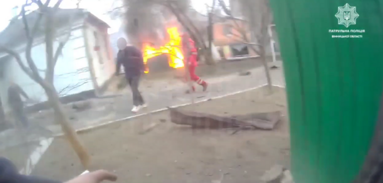 Як патрульні реагували на обстріл «шахедами» Вінниці: відео з бодікамер