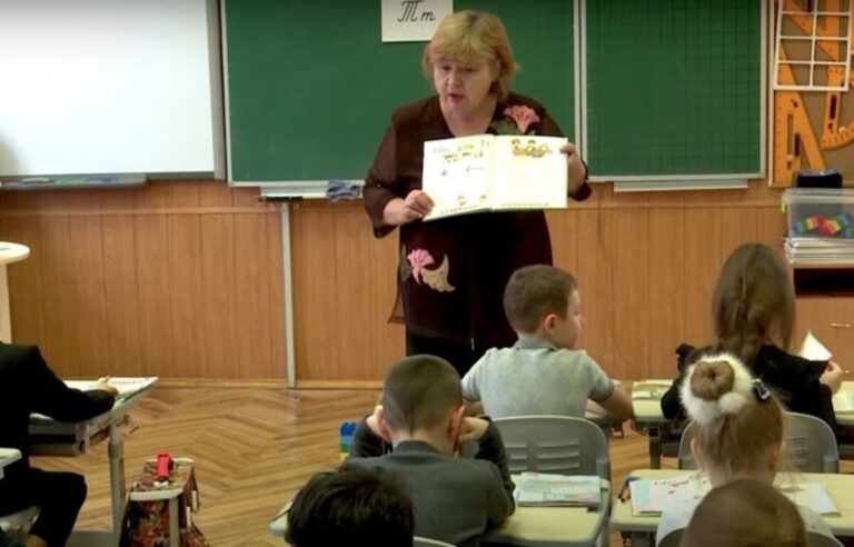 У мережі запропонували скасувати оцінки за музику, малювання і фізкультуру в школах