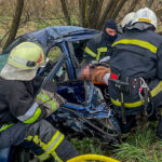 Жінку затисло в салоні авто внаслідок ДТП: на Вінниччині рятувальники визволили водійку