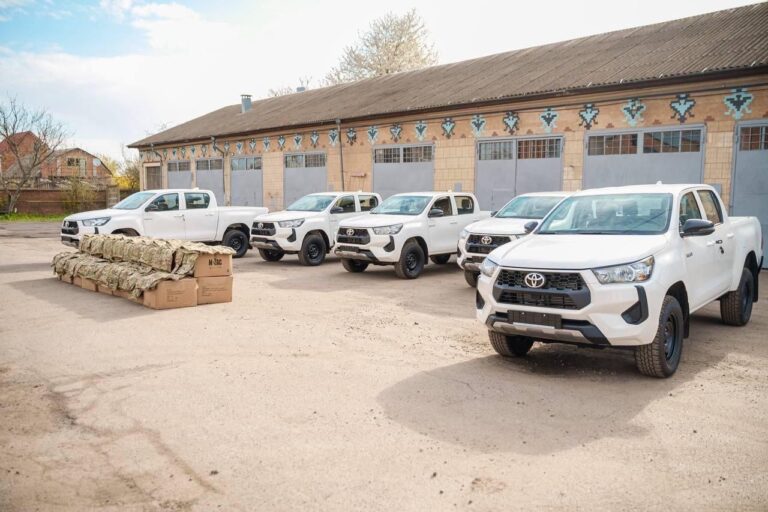 Нові позашляховики та спецкуртки: Міжрегіональний координаційний гуманітарний штаб продовжує підтримувати військових