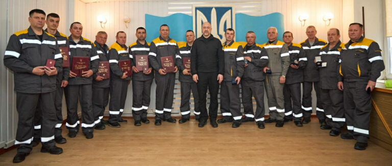 Денис Шмигаль відзначив ладижинських енергетиків державними нагородами