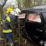 Аварія у Гайсинській громаді: рятувальники витягли водія з розбитого авто