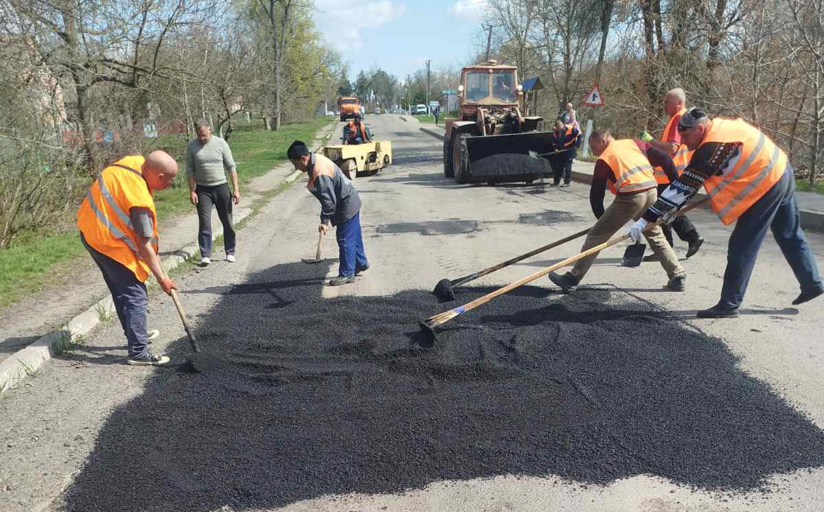 Водії помітять зміни: на Вінниччині відремонтували десятки ділянок доріг місцевого значення
