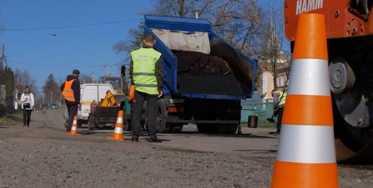 На Вінниччині стартував ямковий ремонт доріг місцевого значення