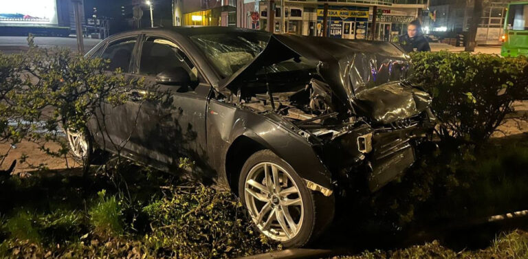 ДТП у Вінниці: водій Audi втік після зіткнення з автобусом, є постраждалі