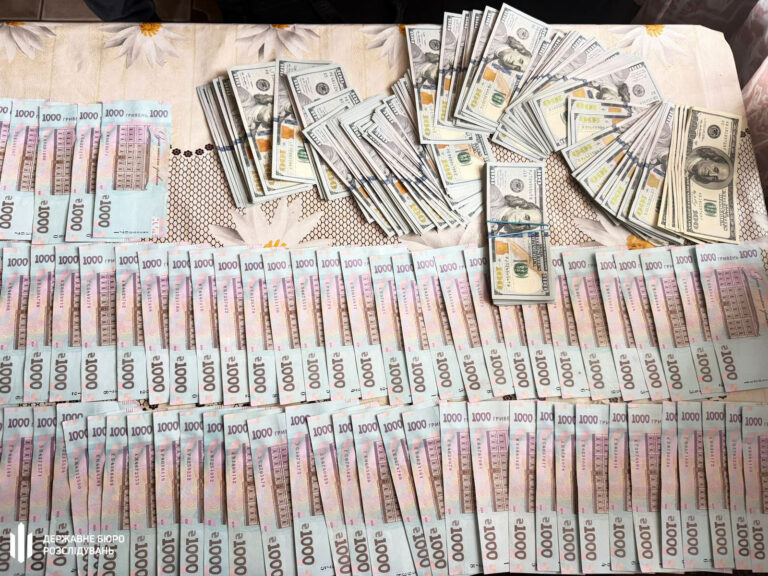 На Вінниччині ДБР затримало посадовця ТЦК за хабар