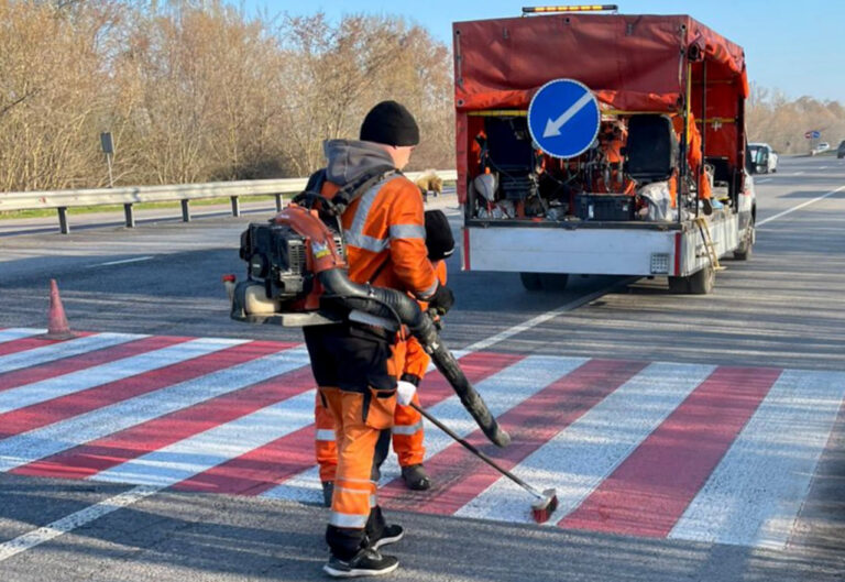 Оновлення доріг на Вінниччині: де вже нанесли нову розмітку