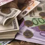Долар і євро зростають: курос валют на 27 квітня