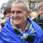 Сльози радості і обійми: на Вінниччині зустріли звільненого з полону Захисника Михайла Галицького