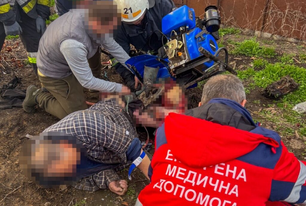 У Липовці чоловіка затисло в ножах мотоблока