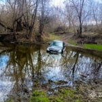 Застряг посеред річки: на Вінниччині рятувальники допомогли водієві