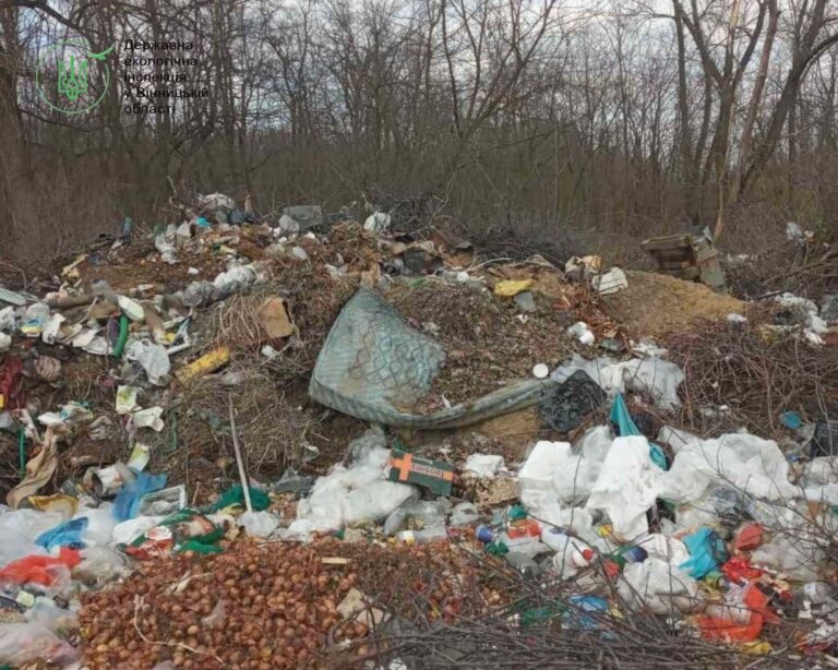 У Мурованокуриловецькій громаді прибрали стихійне сміттєзвалище