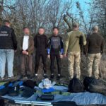 Човен, весла і гідрокостюми: на Вінниччині зупинили спробу незаконного перетину кордону
