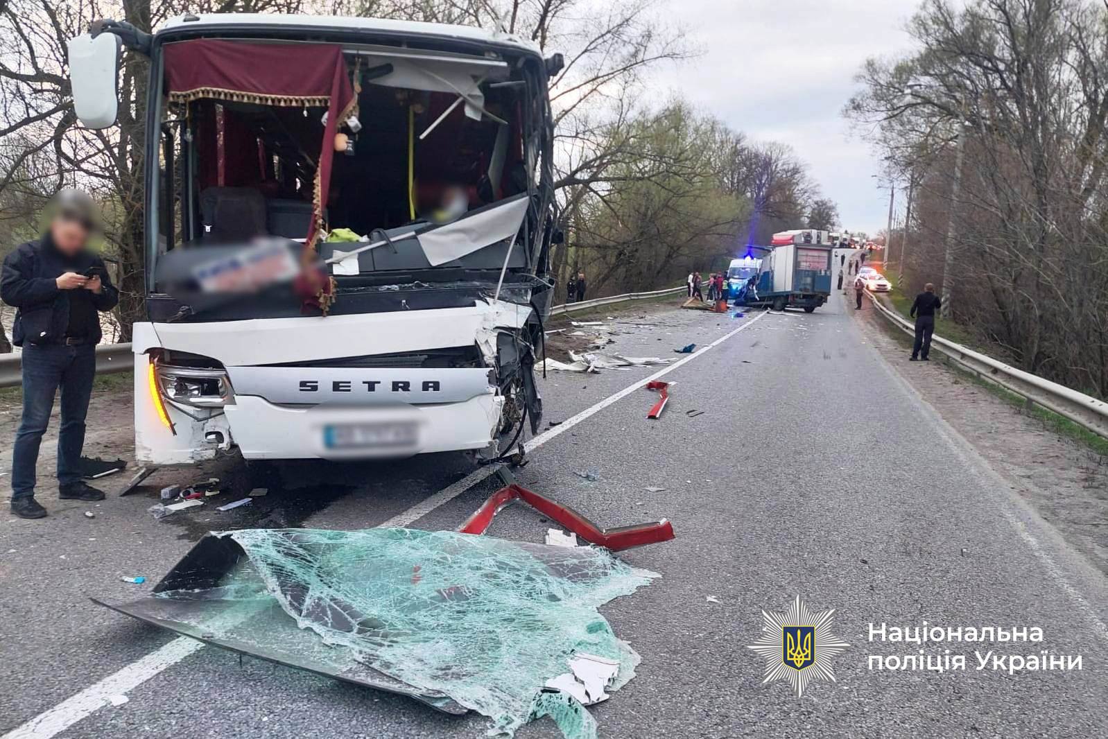 Смертельна ДТП за участі рейсового автобуса та вантажівки сталася у Хмільницькому районі