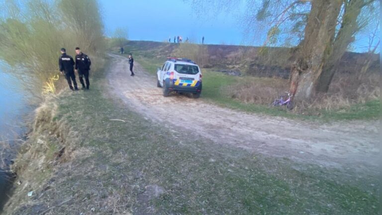 Тіло трирічного хлопчика виявили у водоймі на Рівненщині