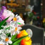 Що категорично не можна робити на кладовищі