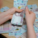 Середня зарплата в Україні перевищила 30 000 грн