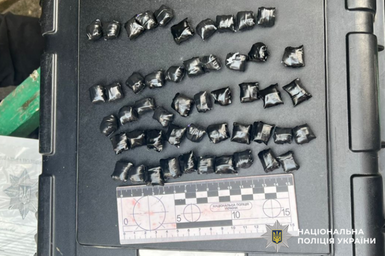 У Вінниці затримали 18-річну дівчину з 50 «закладками» психотропів
