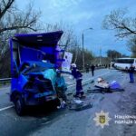 Зіткнення автобуса і вантажівки поблизу Хмільника: подробиці від поліції