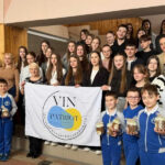 Вінницькі школярі передали великодні пакунки захисникам у лікарнях