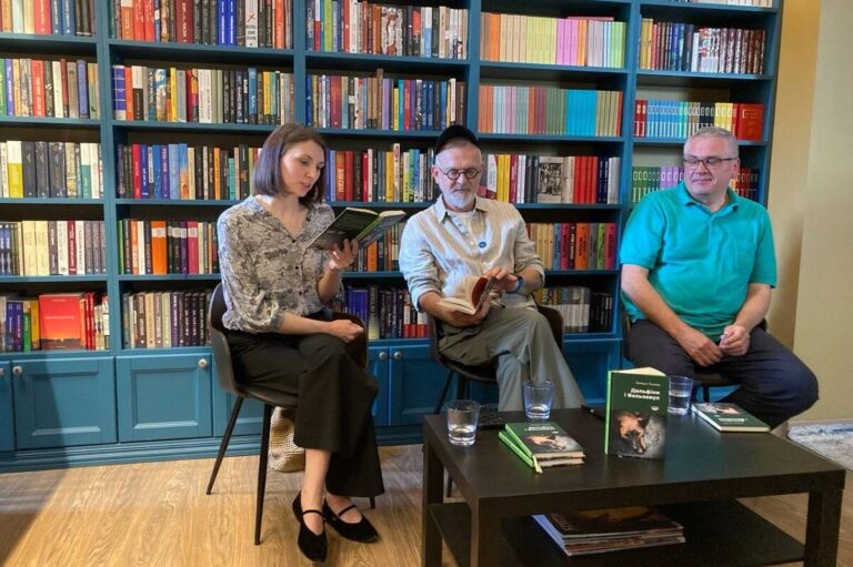 У Вінниці відбулася перша в Україні презентація книжки Войцеха Тохмана «Дельфіни і Вельзевул»