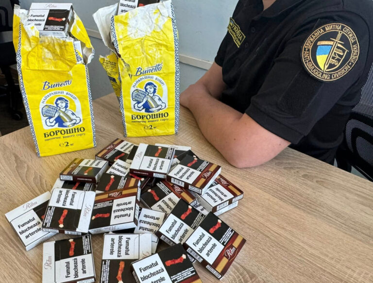 У пакунках з-під борошна вінницькі митники знайшли сигарети