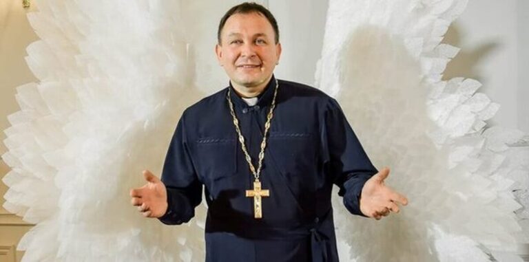 «Це гріх і небезпека для душі»: священник різко висловився про Таро та ворожіння