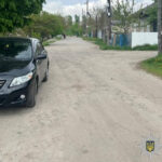 Рух заднім ходом закінчився ДТП: у Жмеринці водійка збила 68-річну жінку