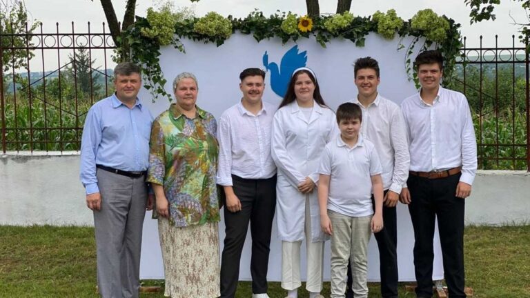 «Бог звів нас знову»: історія подружжя з Ямпільської громади, яке виховує п’ятьох дітей