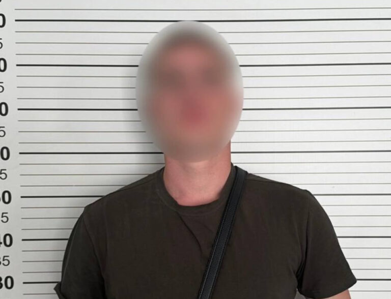 “Хотів, щоб довезли додому”: у Вінниці чоловік “пожартував” про вибухівку у банку