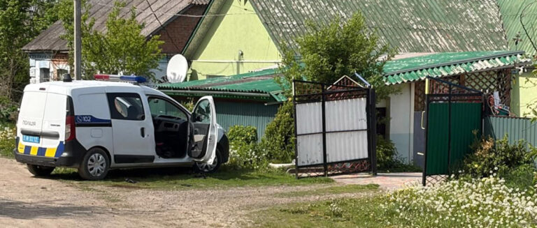 У сусідній Хмельниччині невідомий розстріляв поліцейських: є загиблий, триває спецоперація